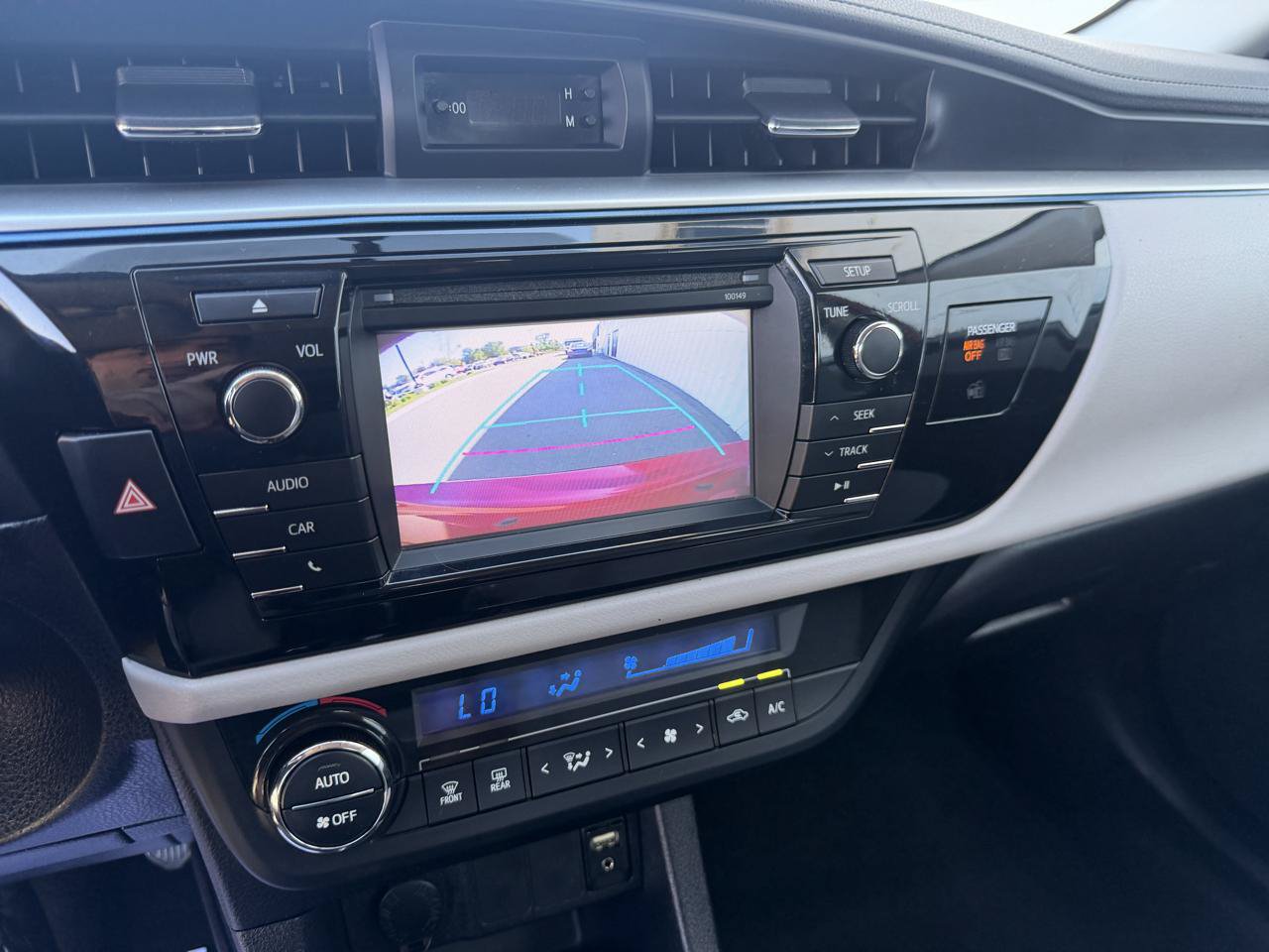 Used 2015 Toyota Corolla LE FWD image 13