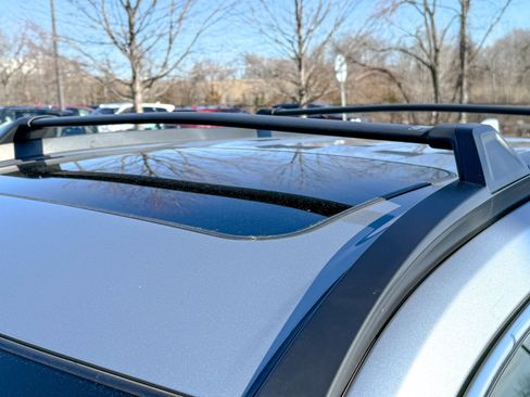 Used 2022 Toyota Corolla Cross XLE w/ Convenience Package image 10