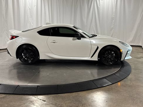 Used 2025 Toyota GR86 Premium w/ ALL Weather Mat Package (TMS) RWD image 9