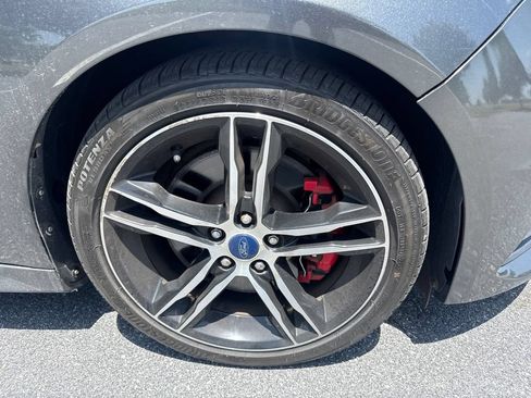 Used 2018 Ford Focus ST FWD image 28