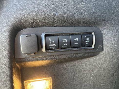 Used 2015 Ford Explorer Limited w/ Equipment Group 301A AWD/4WD image 30