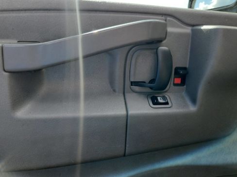 Used 2017 GMC Savana 2500 image 10