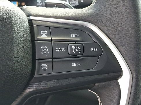 Used 2025 Jeep Grand Cherokee L Laredo AWD/4WD image 24