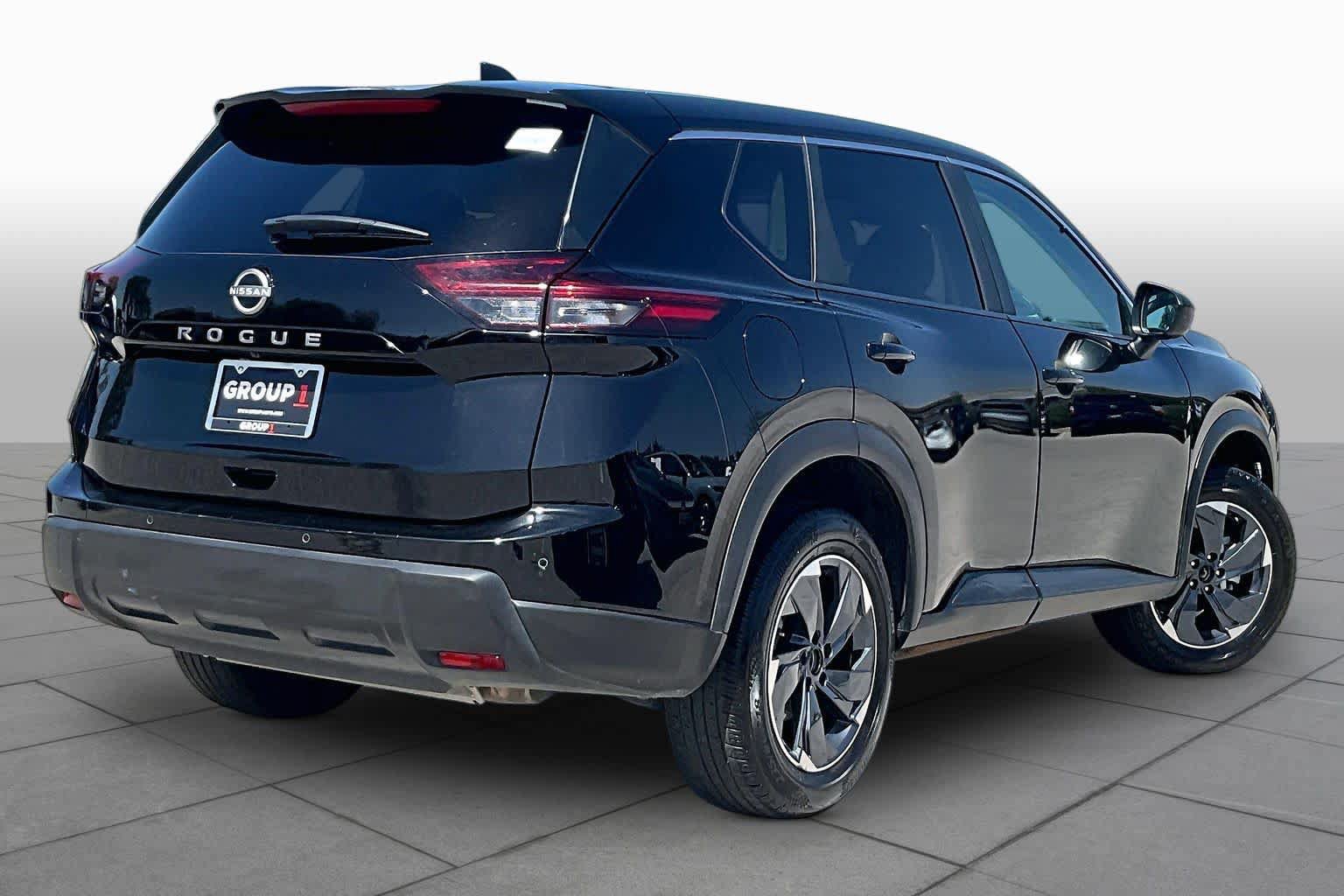 Used 2025 Nissan Rogue SV FWD image 13