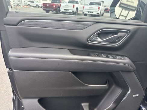 Used 2024 GMC Yukon SLT image 16