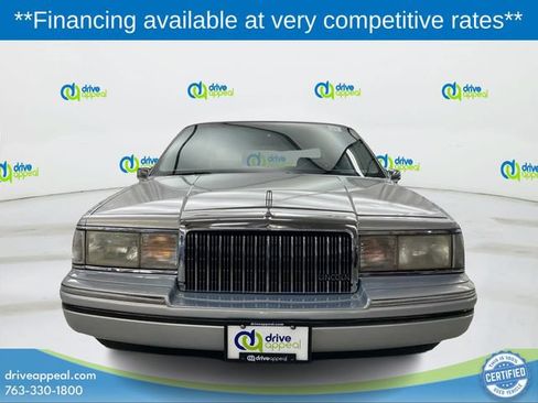 Used 1994 Lincoln Town Car Signature RWD image 3