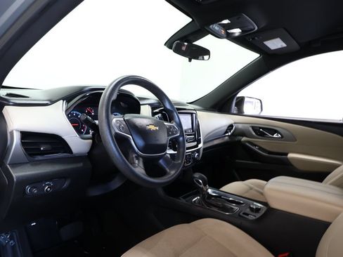 Used 2023 Chevrolet Traverse LS FWD image 17