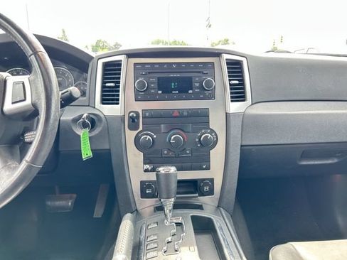 Used 2009 Jeep Grand Cherokee Laredo AWD/4WD image 23