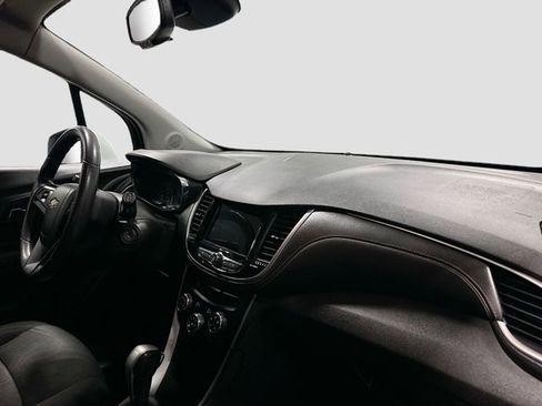 Used 2019 Chevrolet Trax LT AWD/4WD image 28