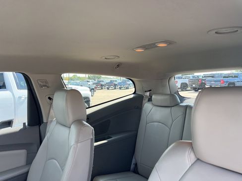 Used 2011 Chevrolet Traverse LT w/ Personal Connectivity Package image 29