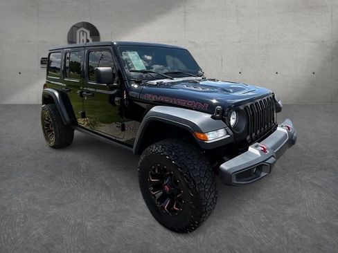 Used 2019 Jeep Wrangler Unlimited Rubicon w/ Cold Weather Group AWD/4WD image 3