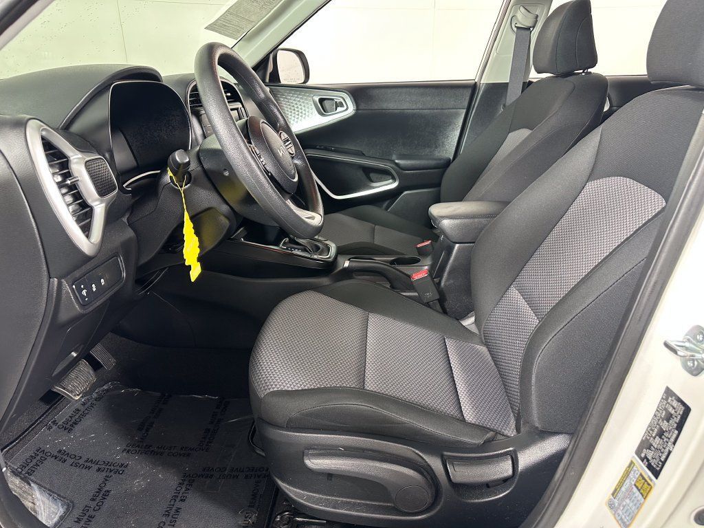 Used 2024 Kia Soul LX FWD image 14