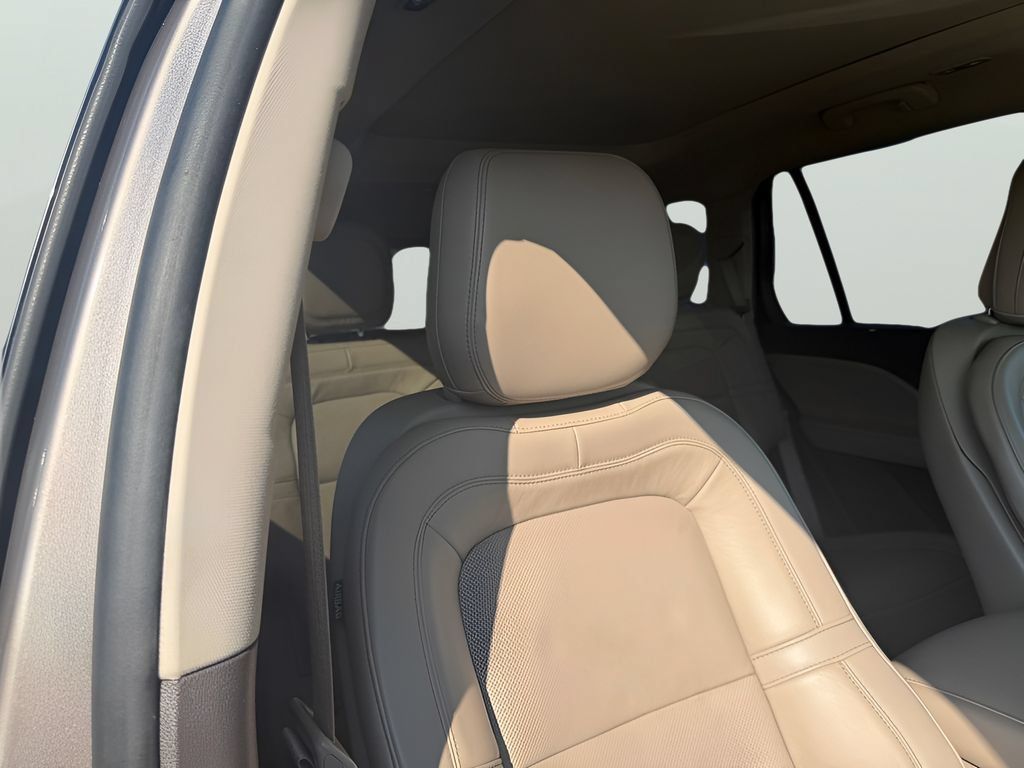 Used 2020 Lincoln Aviator Reserve w/ Equipment Group 201A RWD image 28