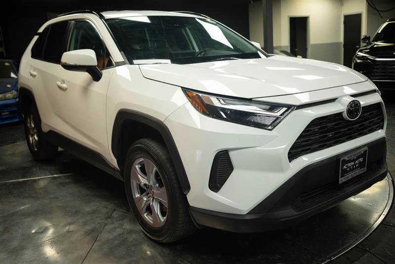 Used 2022 Toyota RAV4 XLE FWD image 5