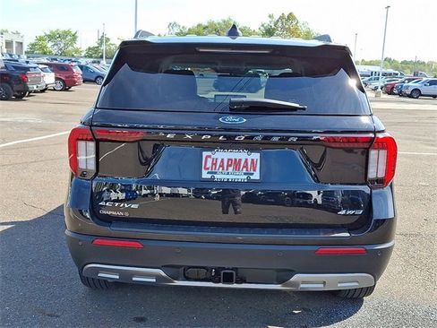Used 2025 Ford Explorer Active w/ Active Comfort Package image 5
