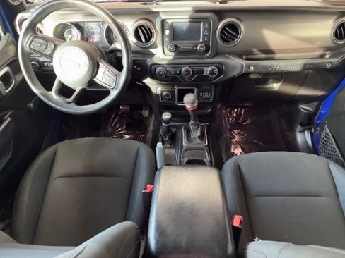 Used 2018 Jeep Wrangler Unlimited Sport AWD/4WD image 3