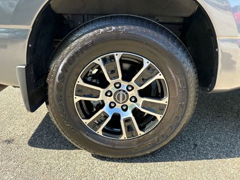 Used 2024 Nissan Titan SV w/ SV Convenience Package image 15