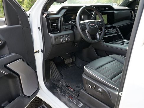 Used 2025 GMC Sierra 2500 AT4X image 13