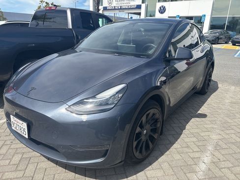 Used 2023 Tesla Model Y Long Range image 4
