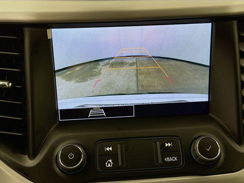 Used 2023 GMC Acadia SLE w/ Driver Convenience Package FWD image 15
