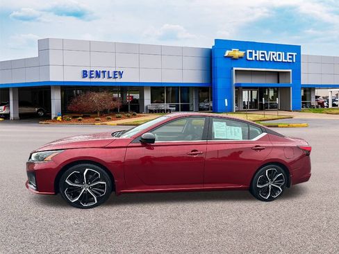 Used 2023 Nissan Altima 2.5 SR w/ SR Premium Package image 2