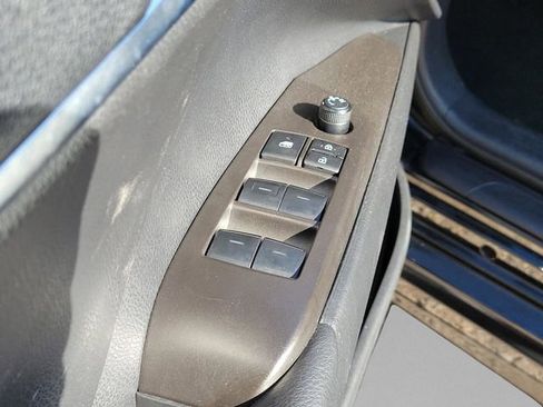 Used 2024 Toyota Camry SE image 13