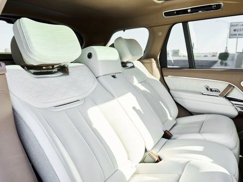 Used 2024 Land Rover Range Rover SV image 41