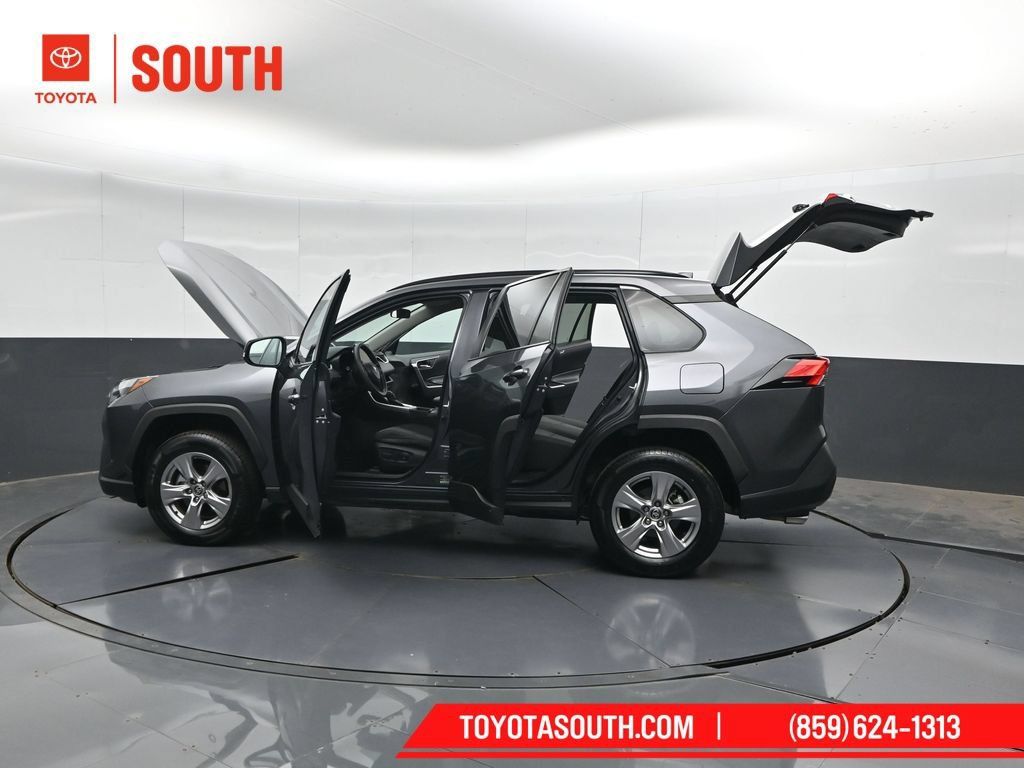 Used 2025 Toyota RAV4 XLE AWD/4WD image 52