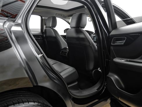 Used 2018 Jaguar F-PACE Premium AWD/4WD image 38