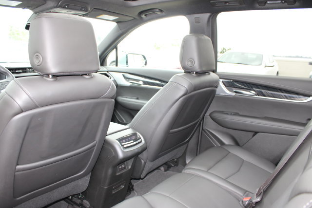 Used 2024 Cadillac XT6 Premium Luxury FWD image 9