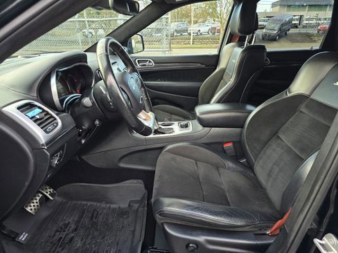 Used 2019 Jeep Grand Cherokee SRT image 19