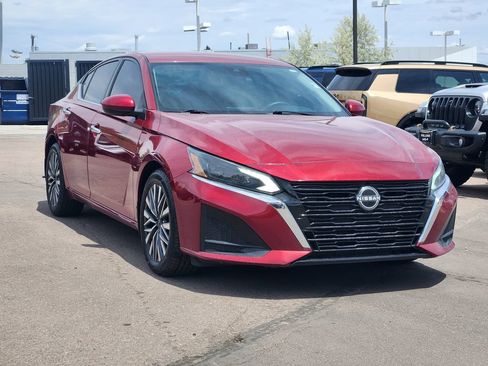 Used 2023 Nissan Altima 2.5 SV FWD image 3