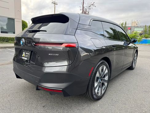 Used 2023 BMW iX xDrive50 w/ Premium Package AWD/4WD image 9