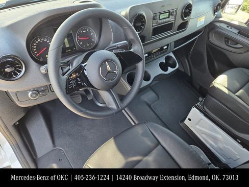 Used 2025 Mercedes-Benz Sprinter 2500 image 26