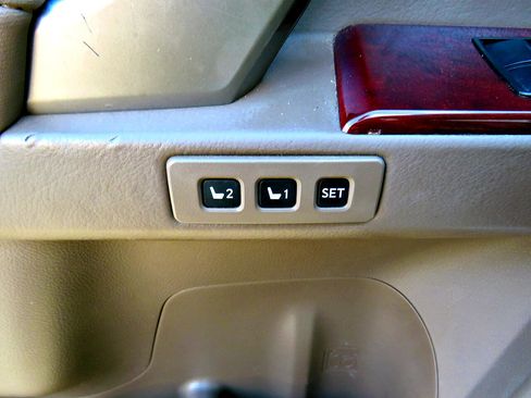 Used 2016 Lexus GX 460 w/ Premium Package image 20