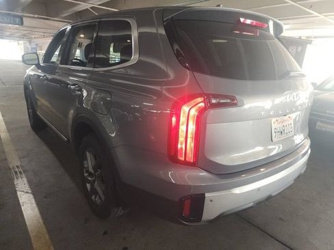 Used 2024 Kia Telluride LX FWD image 3