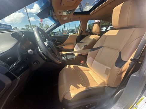 Used 2024 Lexus ES 300h Ultra Luxury w/ Accessory Package (Z2) FWD image 20