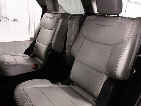 Used 2025 Ford Explorer Active w/ Active Comfort Package RWD image 29
