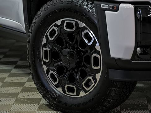 New 2026 GMC Sierra 2500 AT4 w/ AT4 Premium Plus Package AWD/4WD image 3