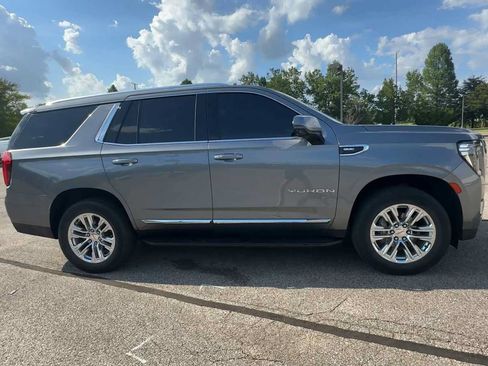 Used 2022 GMC Yukon SLT w/ SLT Premium Package AWD/4WD image 9