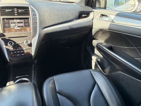 Used 2017 Lincoln MKC Premiere FWD image 21