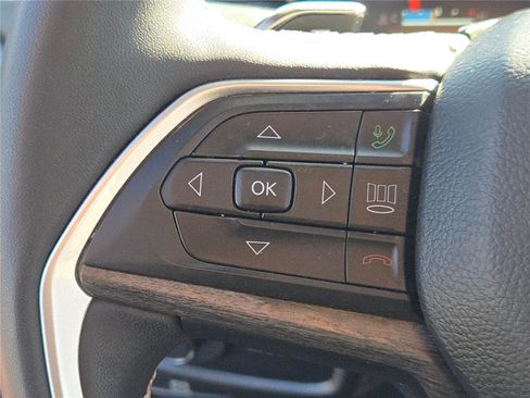 Certified 2024 Jeep Grand Cherokee Limited image 33