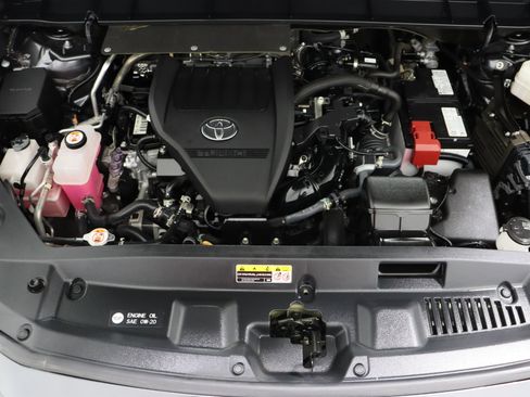 Used 2023 Toyota Highlander LE image 40