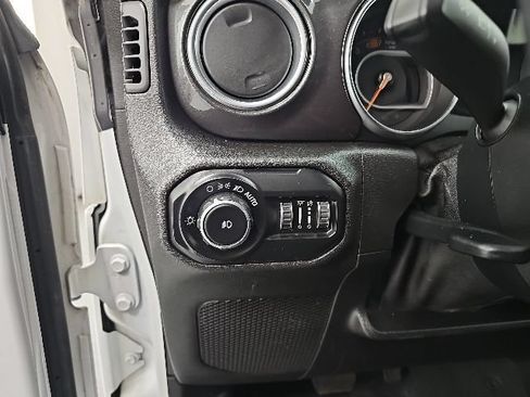 Used 2020 Jeep Wrangler Unlimited Sahara AWD/4WD image 16
