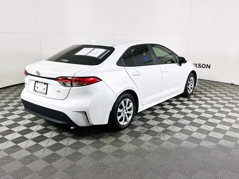 Used 2025 Toyota Corolla LE image 3