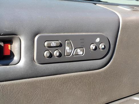 Used 2005 HUMMER H2 SUT w/ Preferred Equipment Group image 11