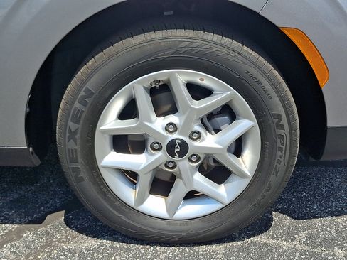 Used 2025 Kia Soul LX w/ LX Technology Package FWD image 8