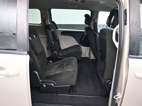 Used 2016 Dodge Grand Caravan SXT w/ Rear Park Assist Package image 40