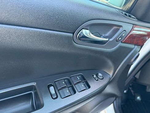 Used 2009 Chevrolet Impala LTZ FWD image 11
