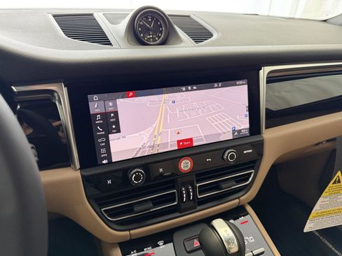 New 2026 Porsche Macan image 23